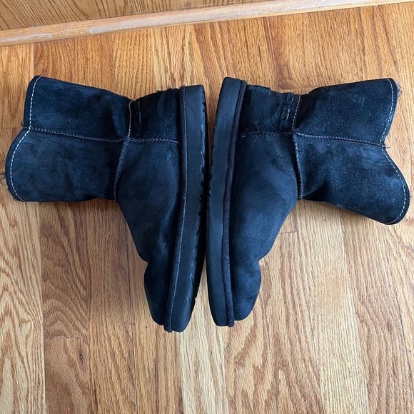 UGG Meadow‎ Short Boots Women's Black 11 Round Toe Sheepskin Lining - Picture 3 of 12